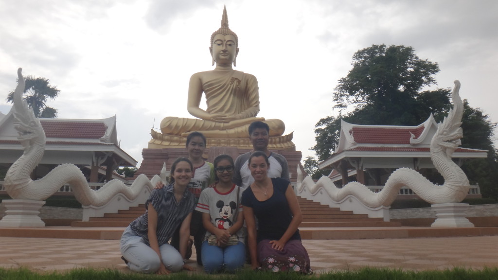 Auf dem Weg nach Ubon Ratchathani- Große Buddhastatue