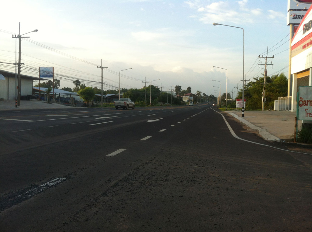 Straße vorm Haus- "Waree ratchadetch road"