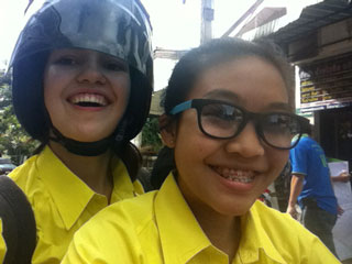 Mit Meen auf'm Motorroller.