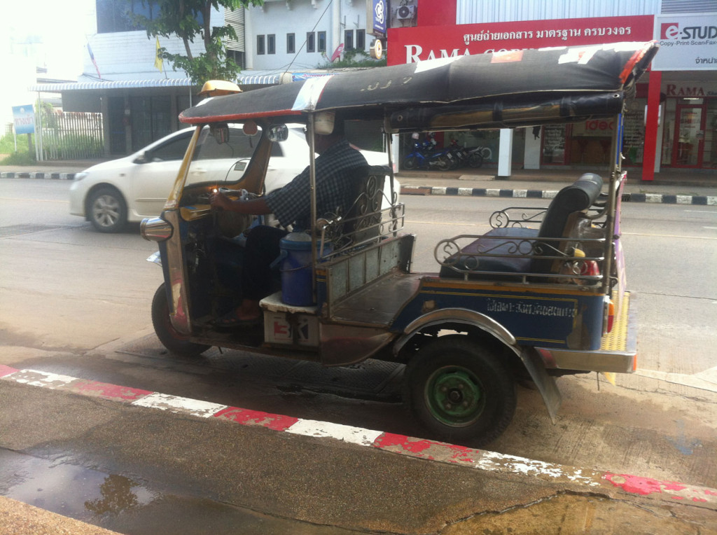Erstes Tuk Tuk entdeckt. (in Khon Kaen)