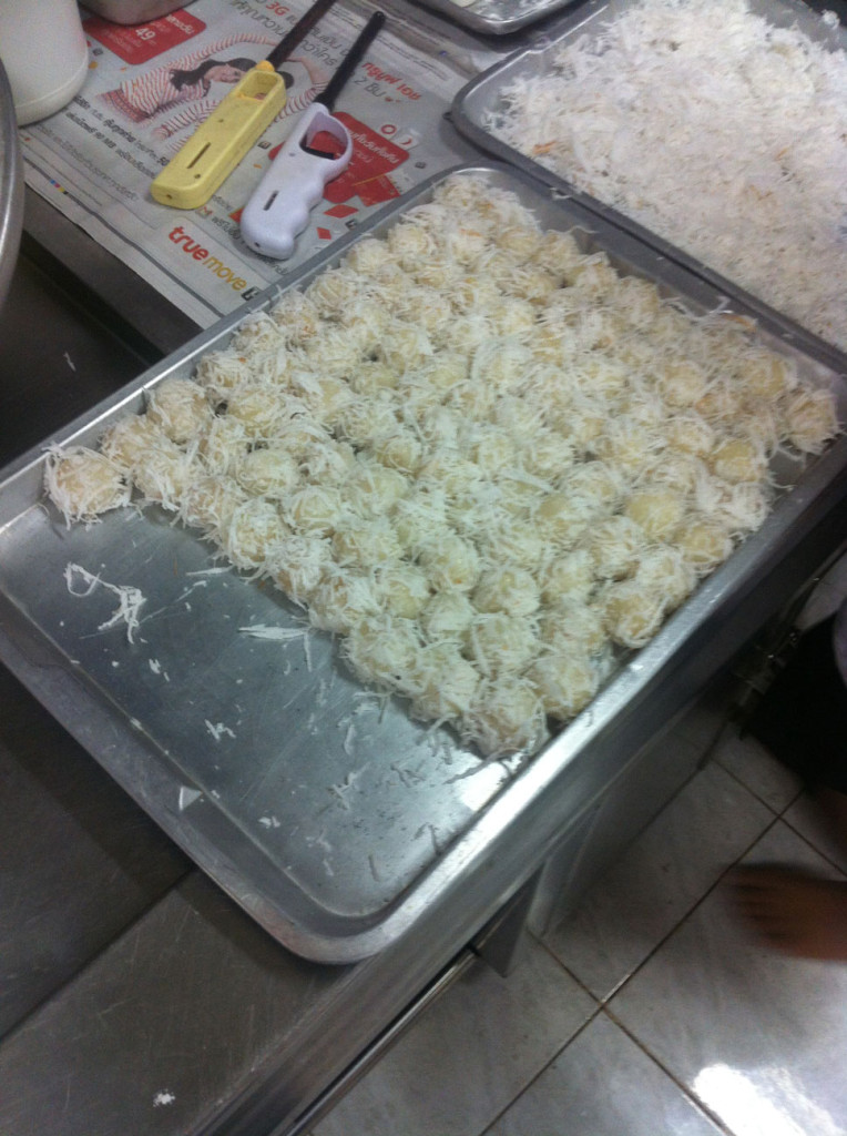 Kokos-Zucker-Teigkugeln