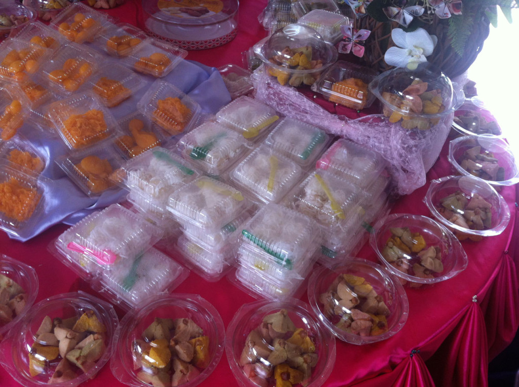 Verkauf der Süßigkeiten am Buddhatag