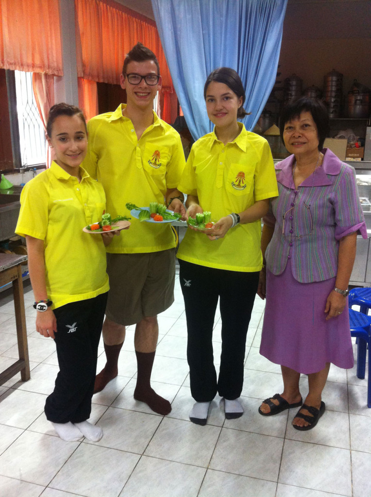 Mit einer der beiden Kochlehrerinnen
