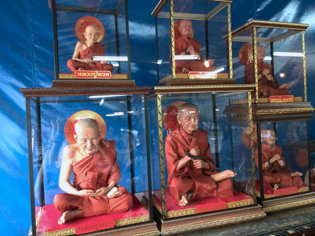 Das wunderbarste, was ich bis jetzt in Thailand gesehen habe-kleine Wachsmönche